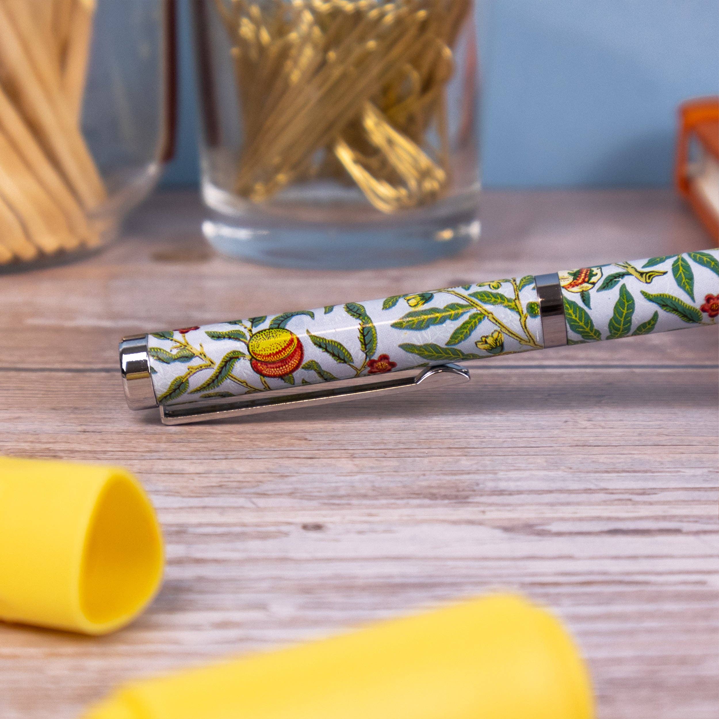 Robert Frederick Ltd – wholesale Pen – William Morris Fruit Ballpoint Pen in Gift Box5