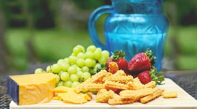 Lizzie's Cheese Straws – wholesale Puffed snack – 7 oz Classic Cheddar Cheese Straws2