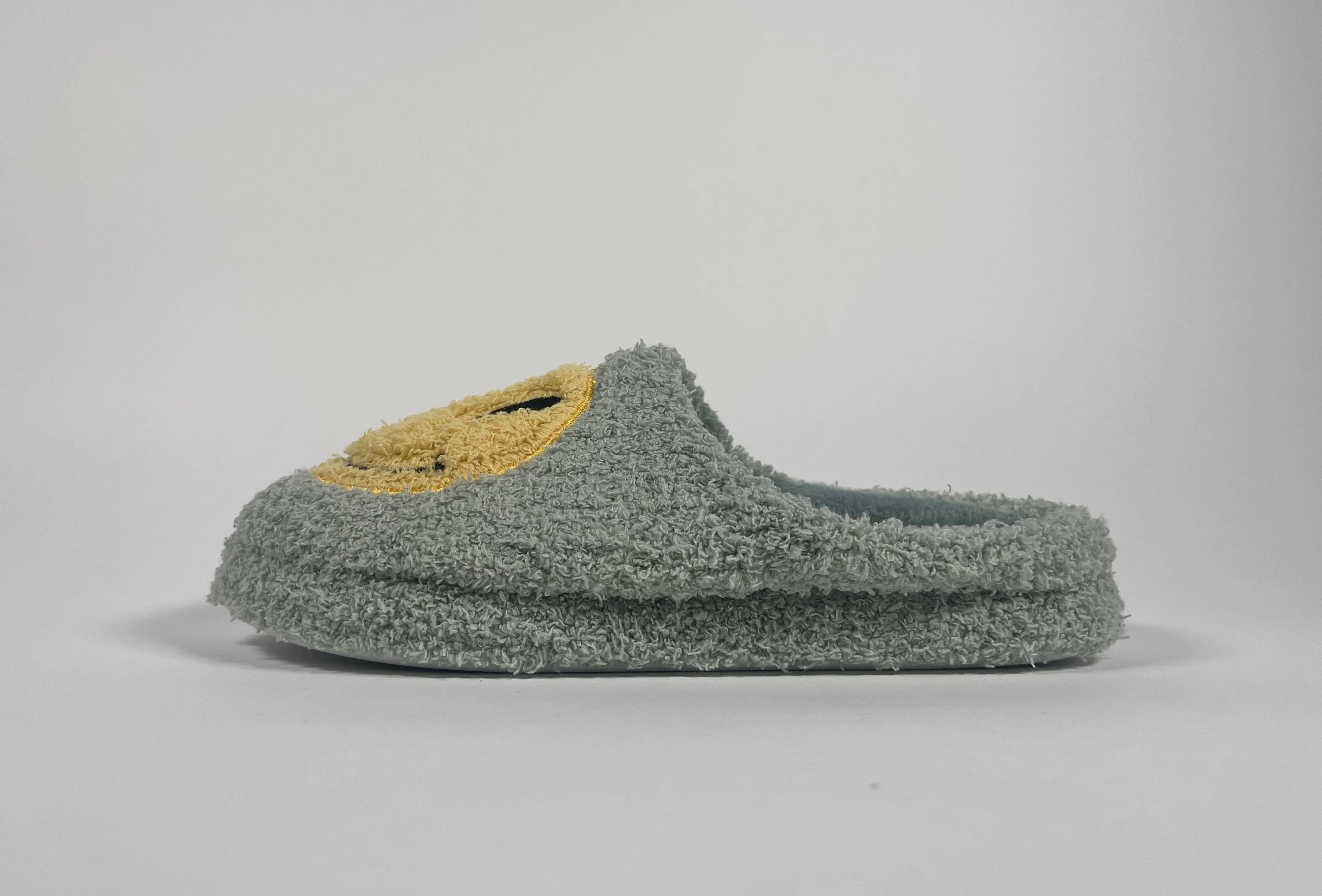 Handcraft Manufacturing Corp. - Wholesale Slippers - Women's - Cozy Smiley Clog15