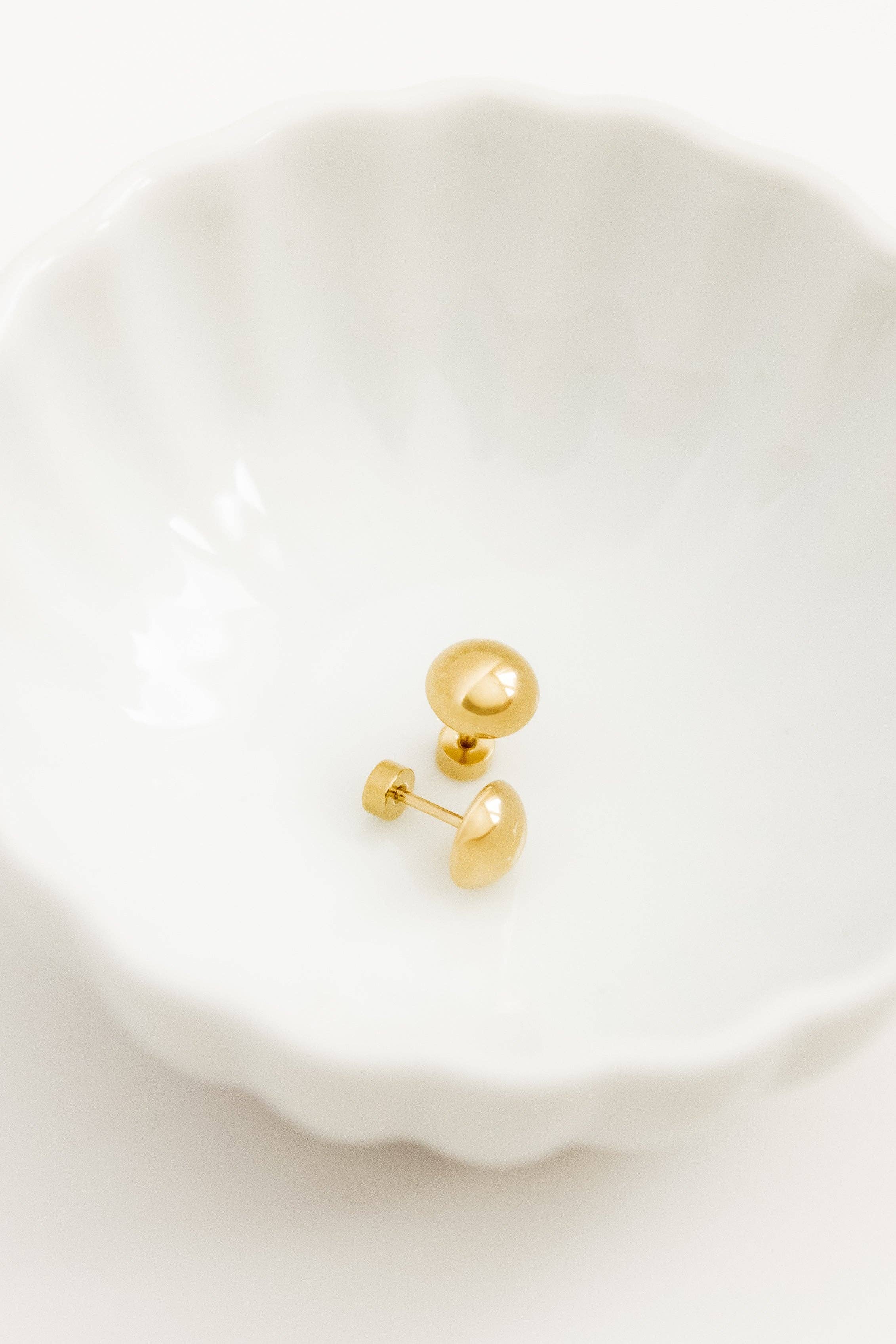 LINNY CO - Wholesale Stud/Post Earrings - Screwback Stud Earrings - Vera Round 8mm10