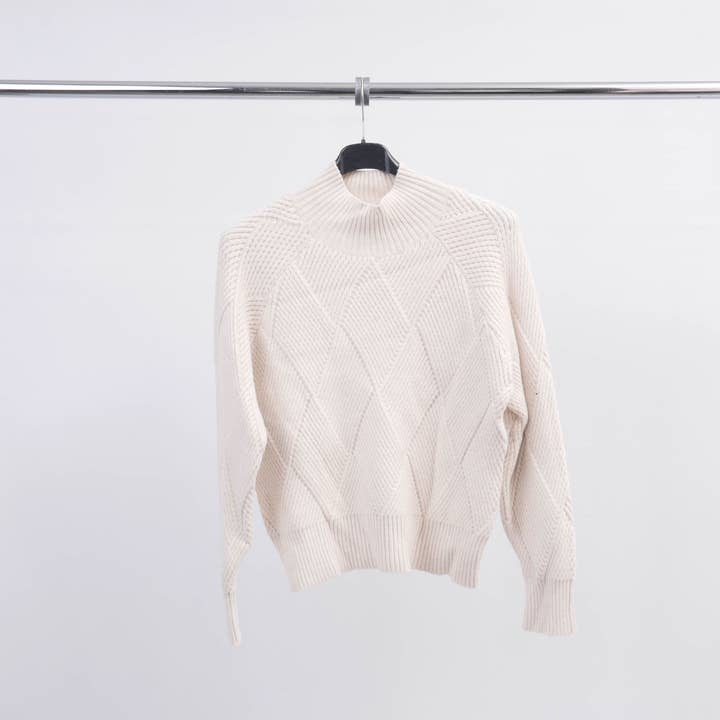 Cecile Wang - Wholesale Knit Sweater - Women's - High-neck sweater with diamond pattern in thick knit DSY93511