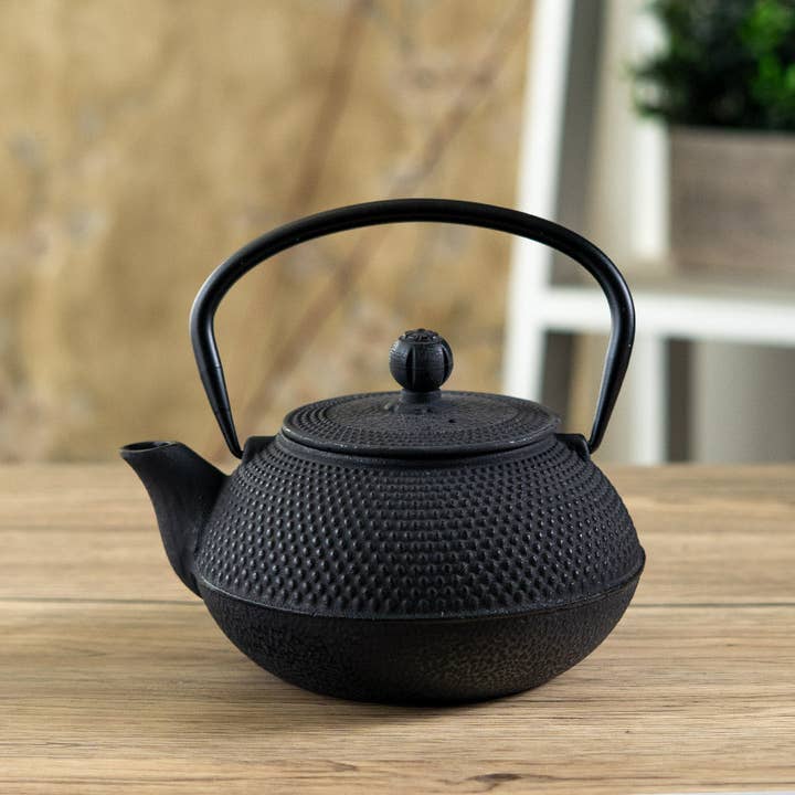 Urban Tokyo - Wholesale Tea Pot - Black Hobnail Design 27oz Cast Iron Tea Pot (1/8)