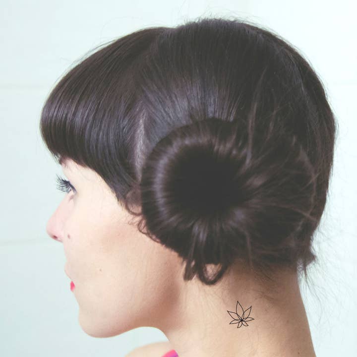 Temporary tattoo of a small lotus (set of 4) for wholesale by encredelicate