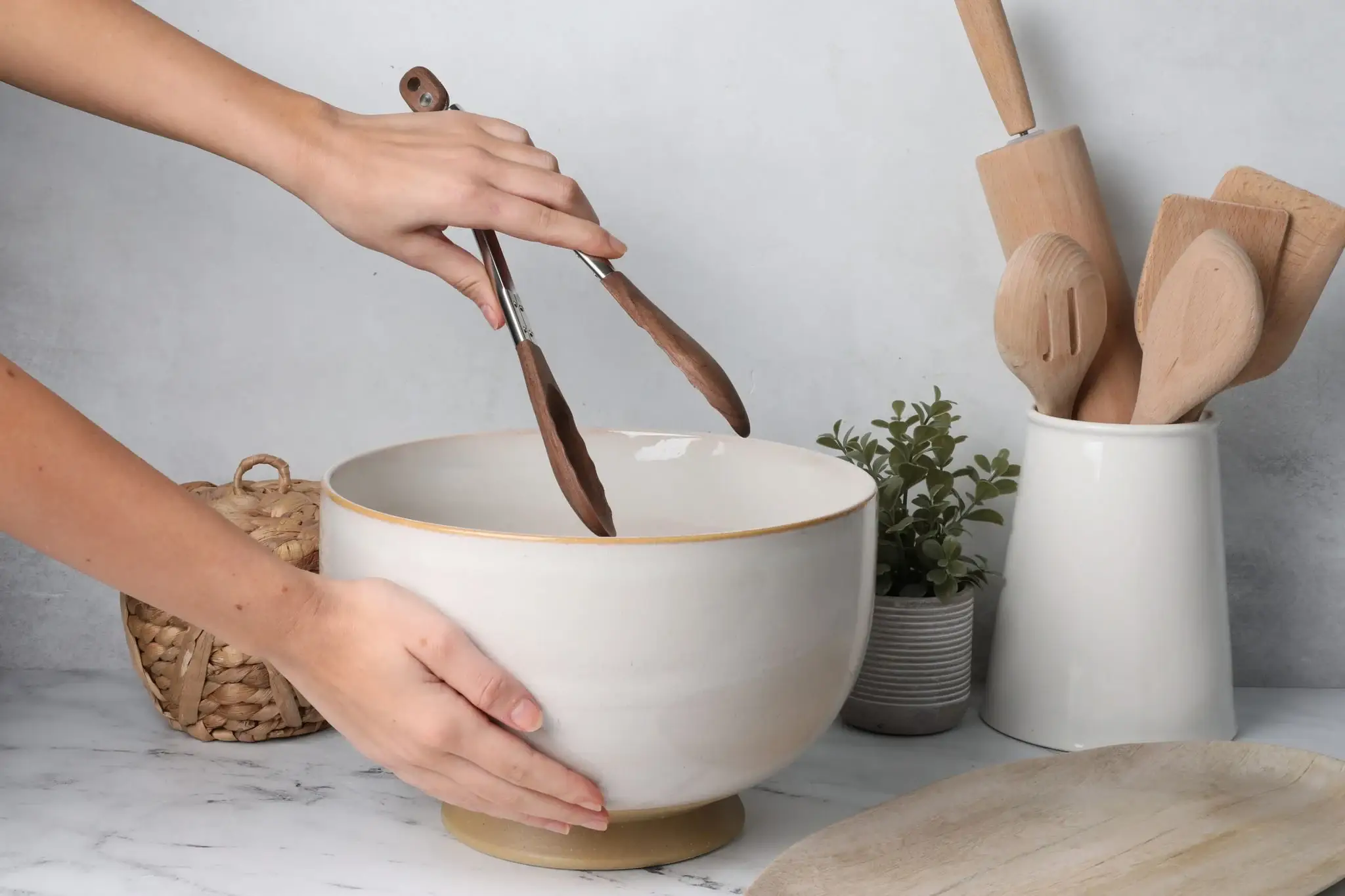 Salt & York – wholesale Kitchen tong – Walnut and Stainless Steel Tongs4