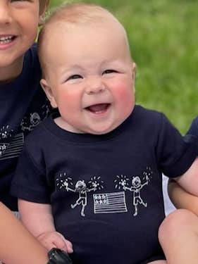 Pagliaccetto Firework Boy per la vendita all'ingrosso da parte di Little Hoot Designs