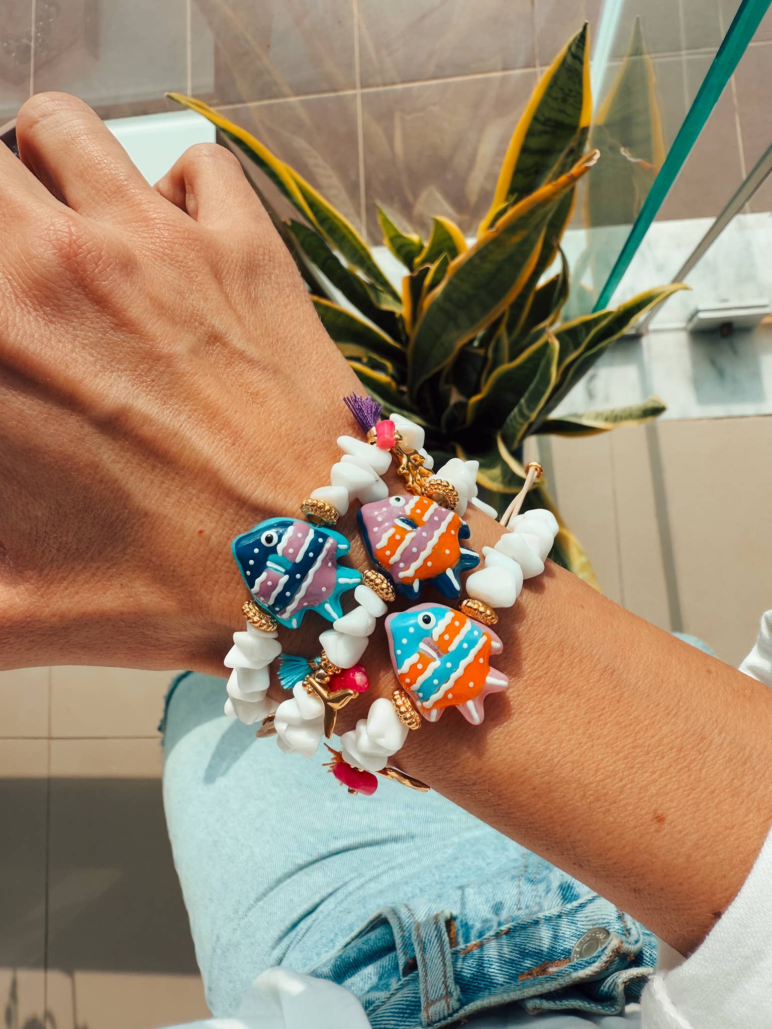 Goupi - Wholesale Charm/Dangle Bracelet - White Chip Bracelet with Colorful Exotic Fish5