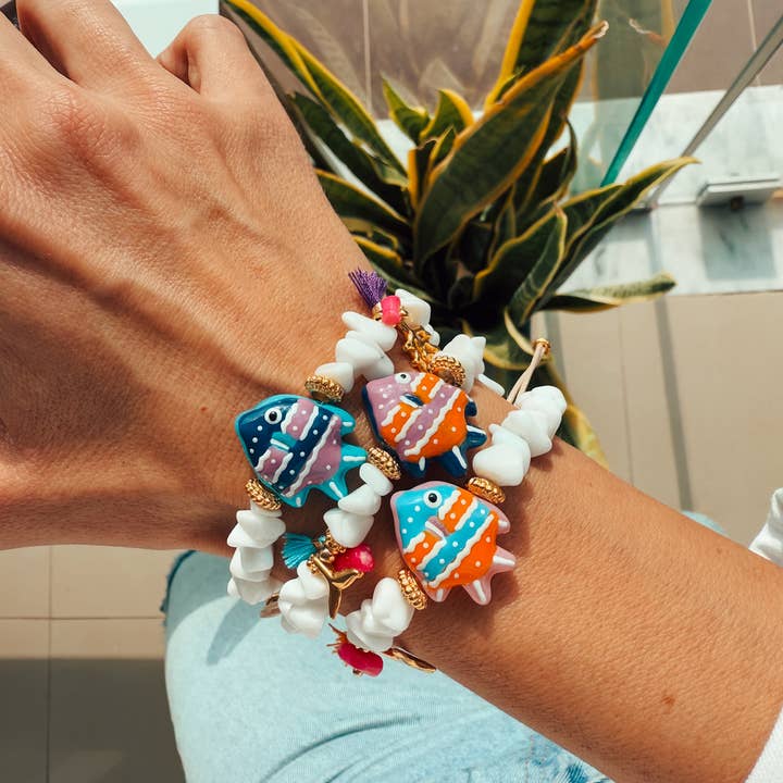 Goupi - Wholesale Charm/Dangle Bracelet - White Chip Bracelet with Colorful Exotic Fish5