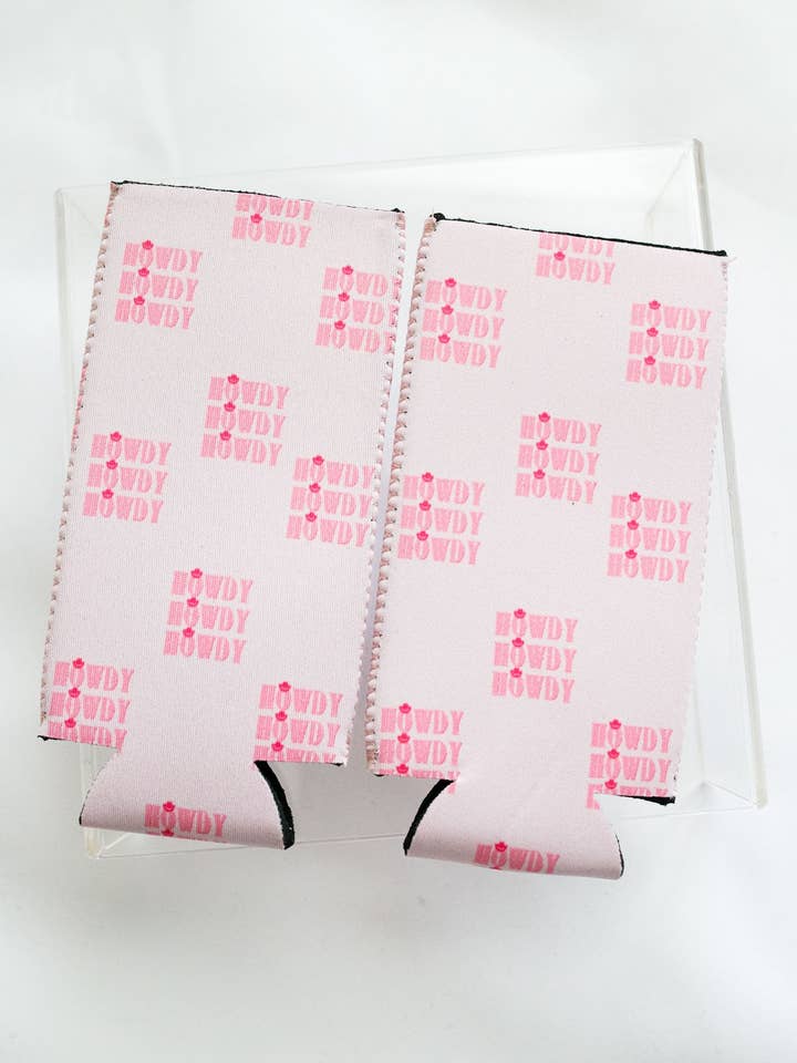 Howdy Tall Coozie, confezione da 2 per la vendita all'ingrosso da parte di The Front Porch Label