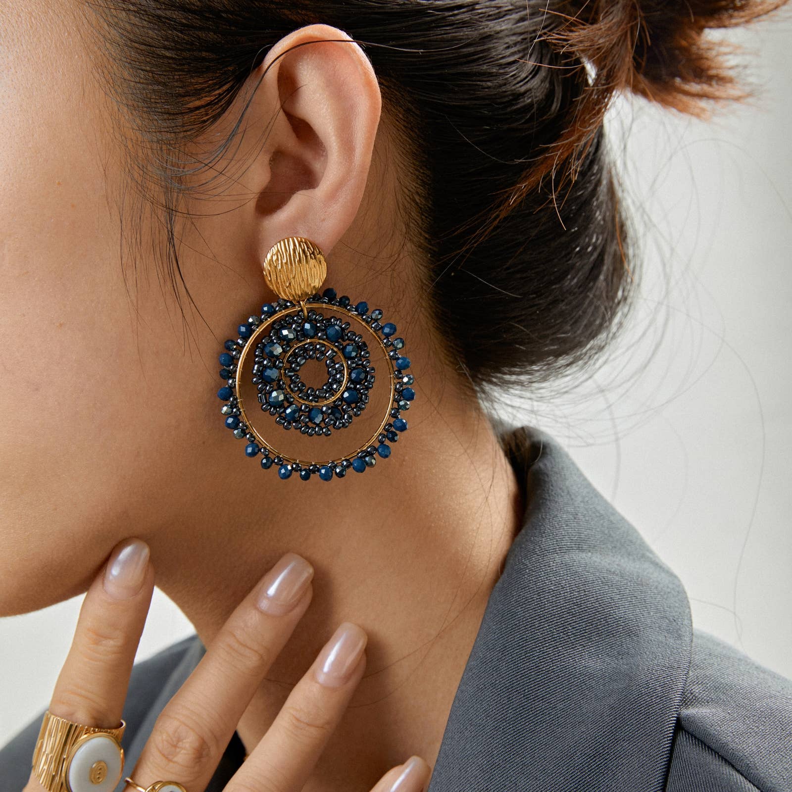 Lovelika – Engroshandel Hængeøreringe og creoløreringe – Eliza - øreringe med cirkelformede vedhæng6