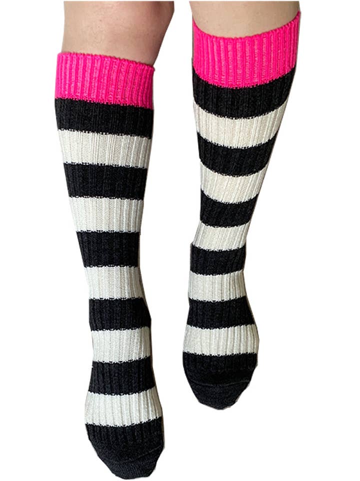 Chaussettes en laine ultra douces de la série Lolita pour femmes - Fuchsia pour la vente par ENNA MODA