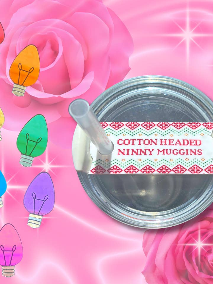 Couvercle de Gobelet de Pull Moche d'Elfe Tête de Coton Ninny Muggins : Accessoires de Gobelet de Noël Drôles H2.0 pour la vente par Cosmic lovely