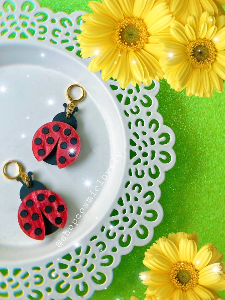 Lady Bug Paillettes pour la vente par Cosmic lovely