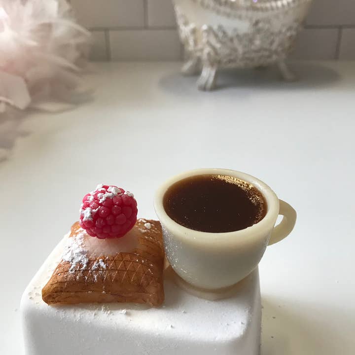 Beignet doftande bad bomb för wholesale av Honeycat Cosmetics