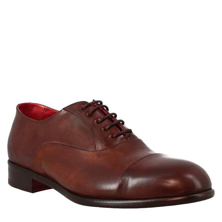 Richelieu élégant pour homme en cuir marron foncé avec doublure rouge. pour la vente par The Royale Leather