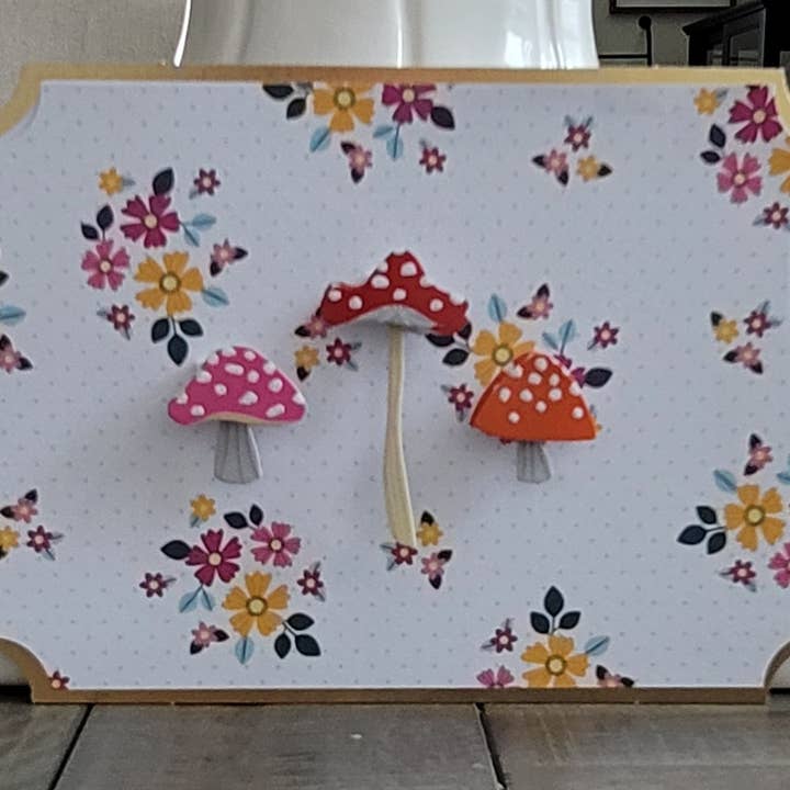 Carnet orné de la famille Mushroom pour la vente par Notebellish