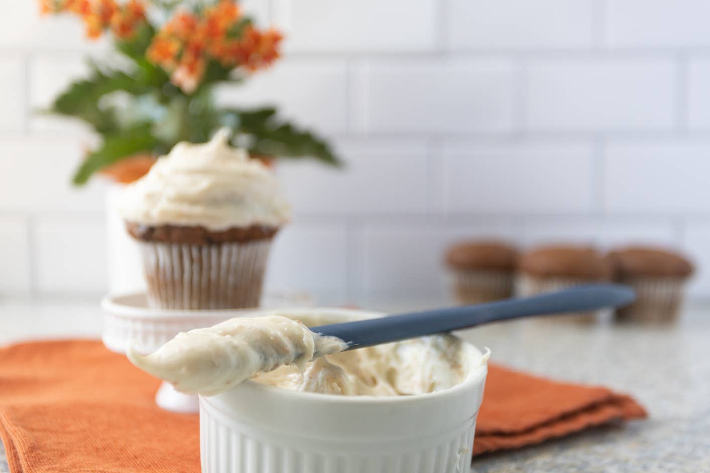 Fox Run Brands - Vendita all'ingrosso Spatole - Spatola per glassa in silicone color navy Fox Run da 23 cm6