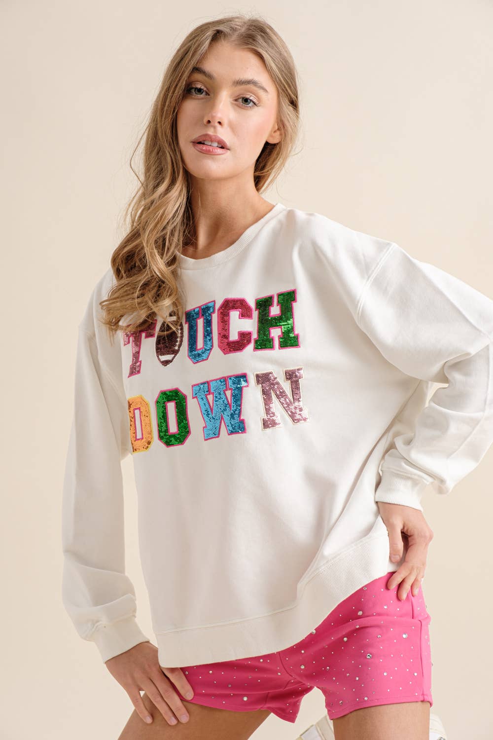 Blue B – Engroshandel Grafisk Sweatshirt - Dame – 32551T - Game Day Patchwork Pullover Sweatshirt0