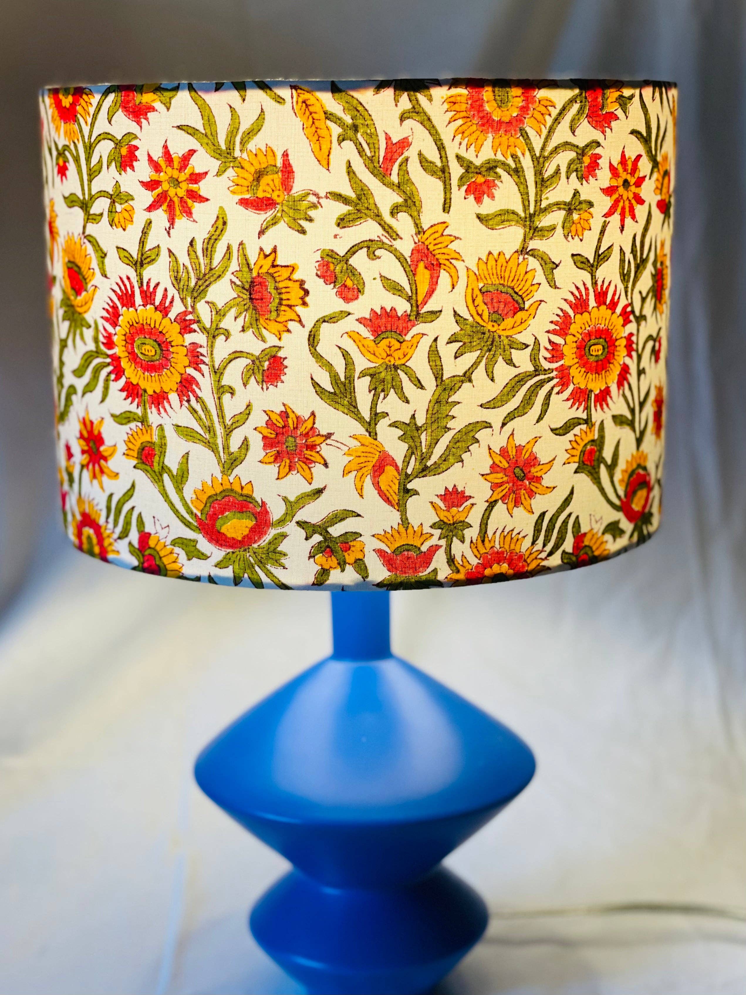 Olive and Limpet - Wholesale Lampenkap - Lampenkap met trommel van 10 inch. Indian Block-print uit Jaipur. Snoepappelrood, chroomgeel en fel olijfgroen bloemenmotief.3