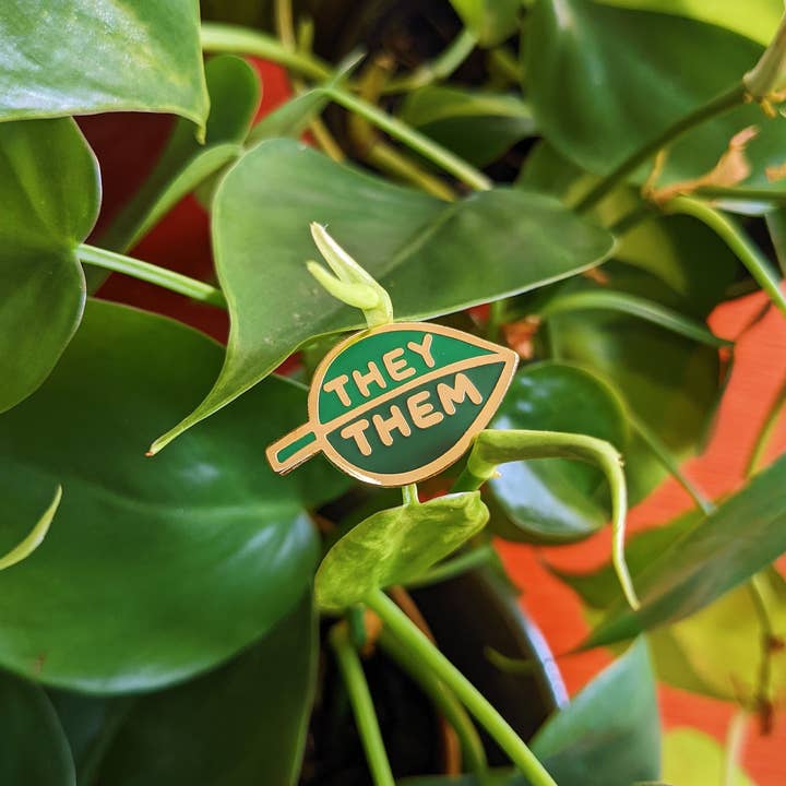 misomomo - Wholesale Lapel Pin/Button - Pronoun Leaf Pin - they/them2