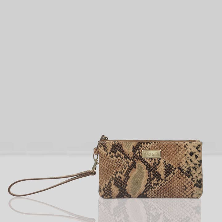 Pochette à dragonne en cuir véritable imprimé serpent « KAREN » pour la vente par Assots London