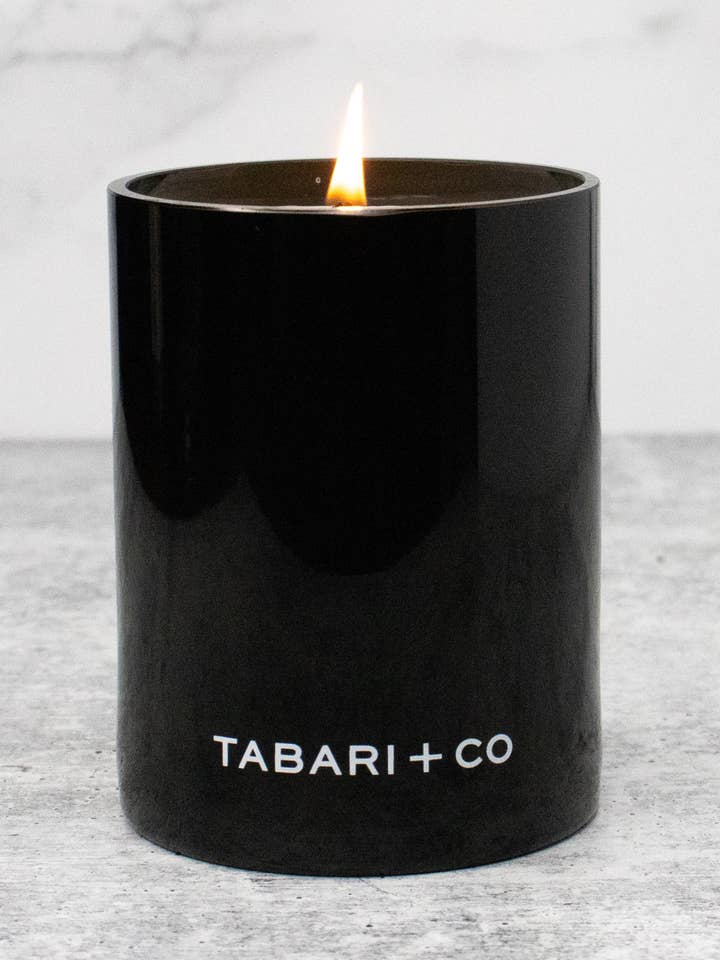 THÉ NOIR + VÉTIVER pour la vente par TABARI + CO