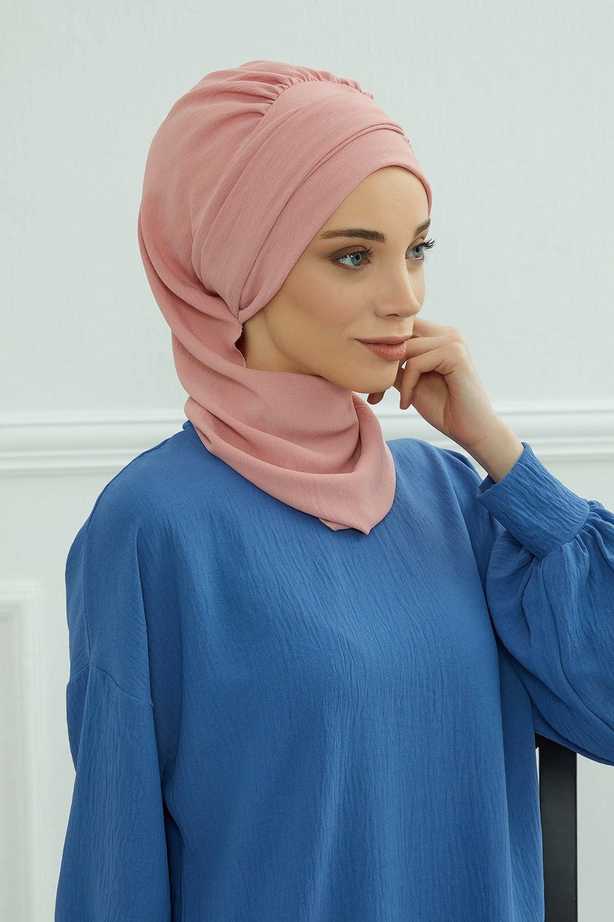 Aisha's Design – wholesale Hijab – Women’s – Modest Fashion Instant Aerobin Turban with Leopard Pattern Accessory, Pre-Tied Aerobin Hijab with Chic Metal Accessory,HT-11A3