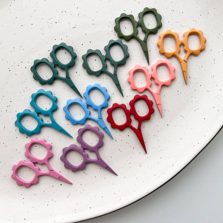 Matryoshka Doll Shop - Wholesale Scissors - Small Flower scissors, tiny embroidery scissors