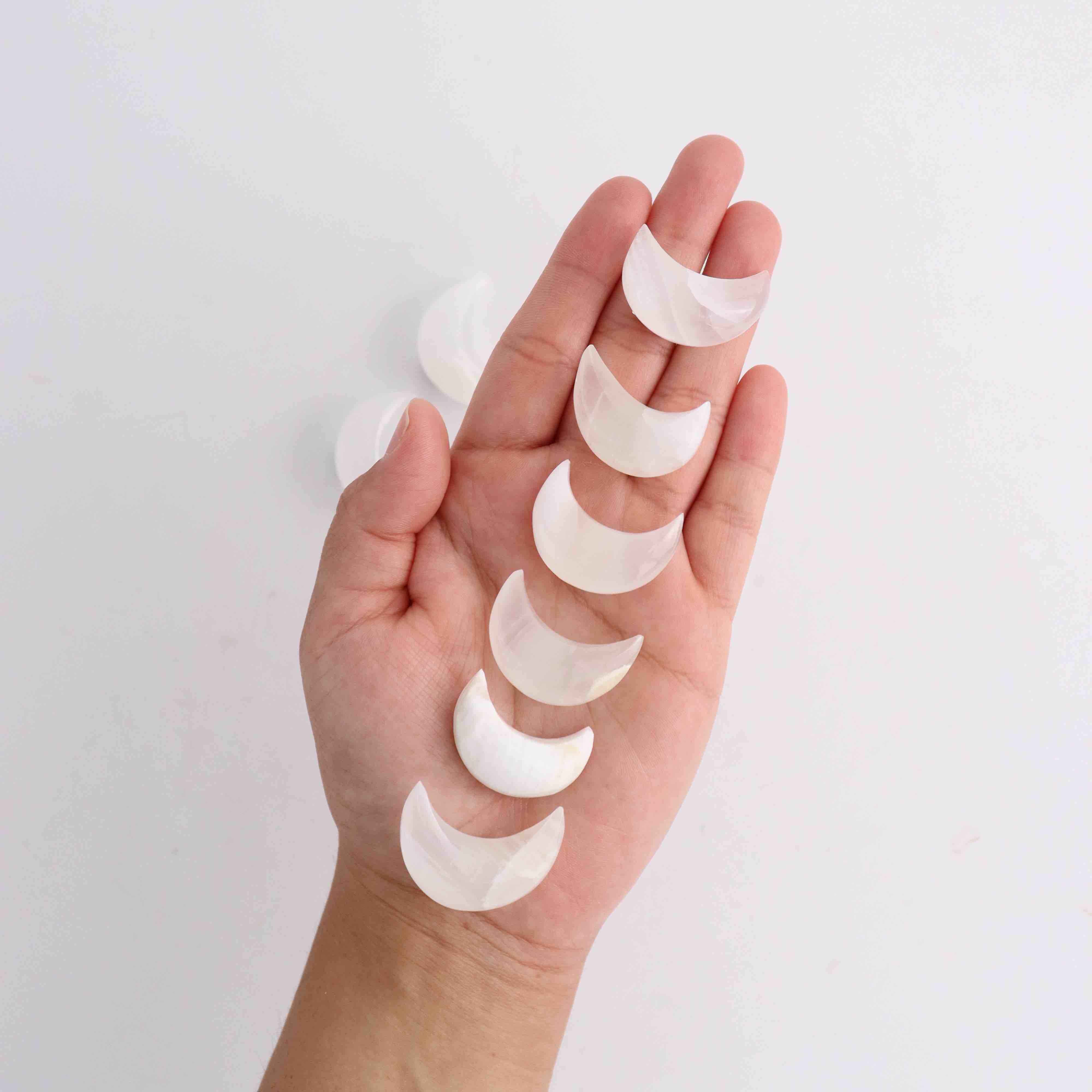 Mi Esperanza Minerals – Engroshandel Spirituelle sten og krystaller – Hvid Puffy Moon Lille1