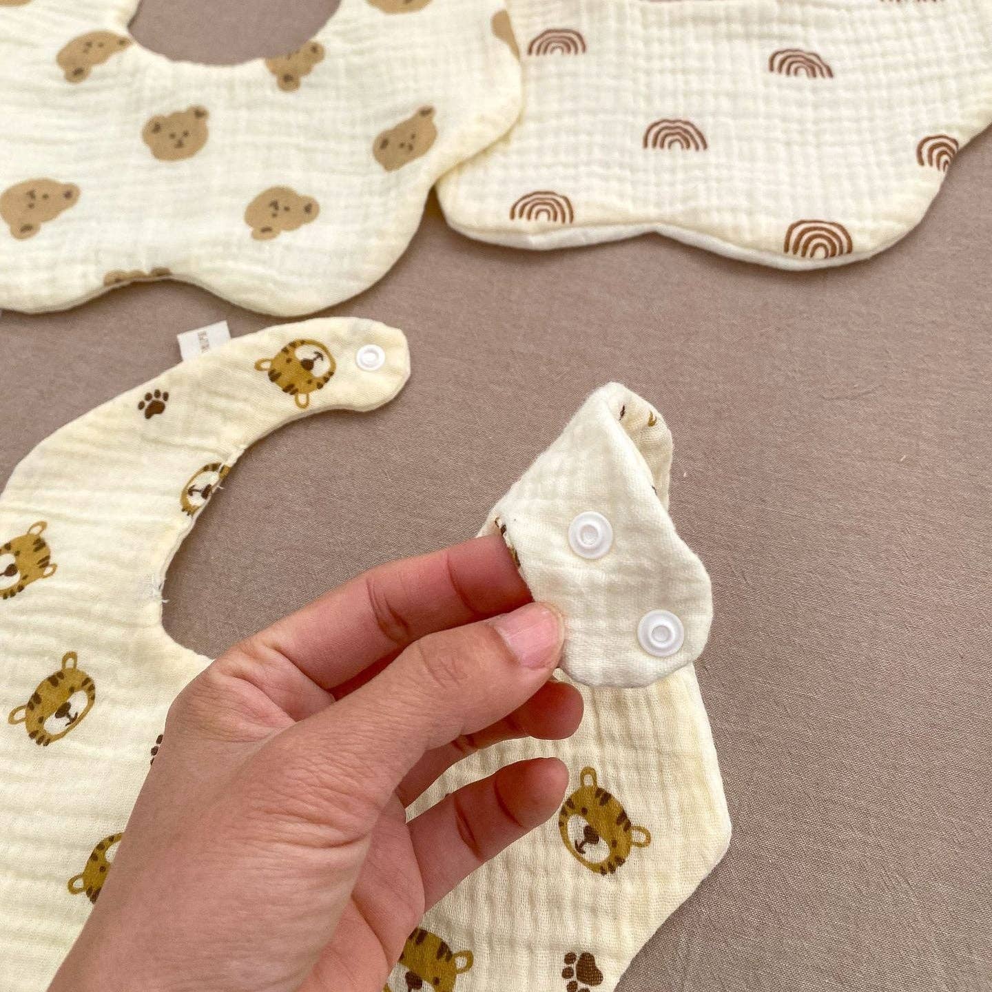 KiddieKickz – wholesale Bib – Baby – Baby Girls Boys Cartoon Print Baby Bibs Wholesale5