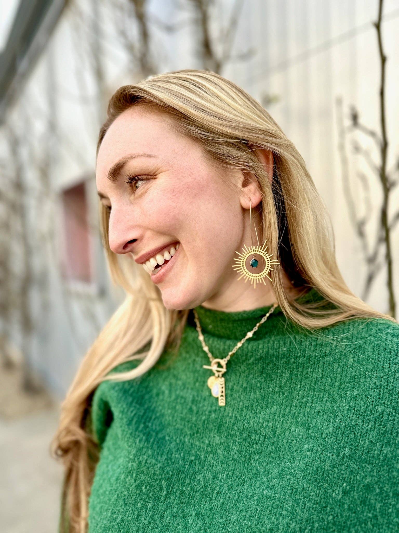 Moxie Collective (formerly Atonement Design) - Vendita all'ingrosso Orecchini pendenti - Orecchini Sunburst in ottone blu pavone1