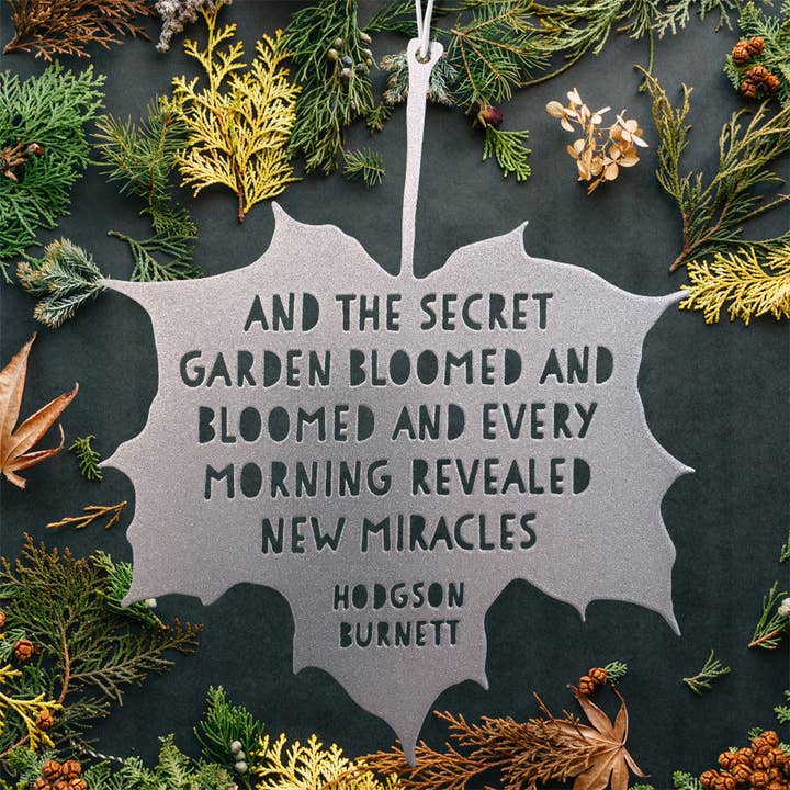 Leaf Quote - E il giardino segreto fiorì e fiorì - Frances Hodgson Burnett per la vendita all'ingrosso da parte di A Blackbird Sang