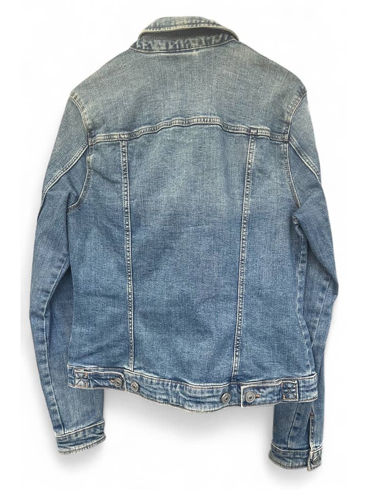 Classic blue denim jacket for wholesale on Faire4