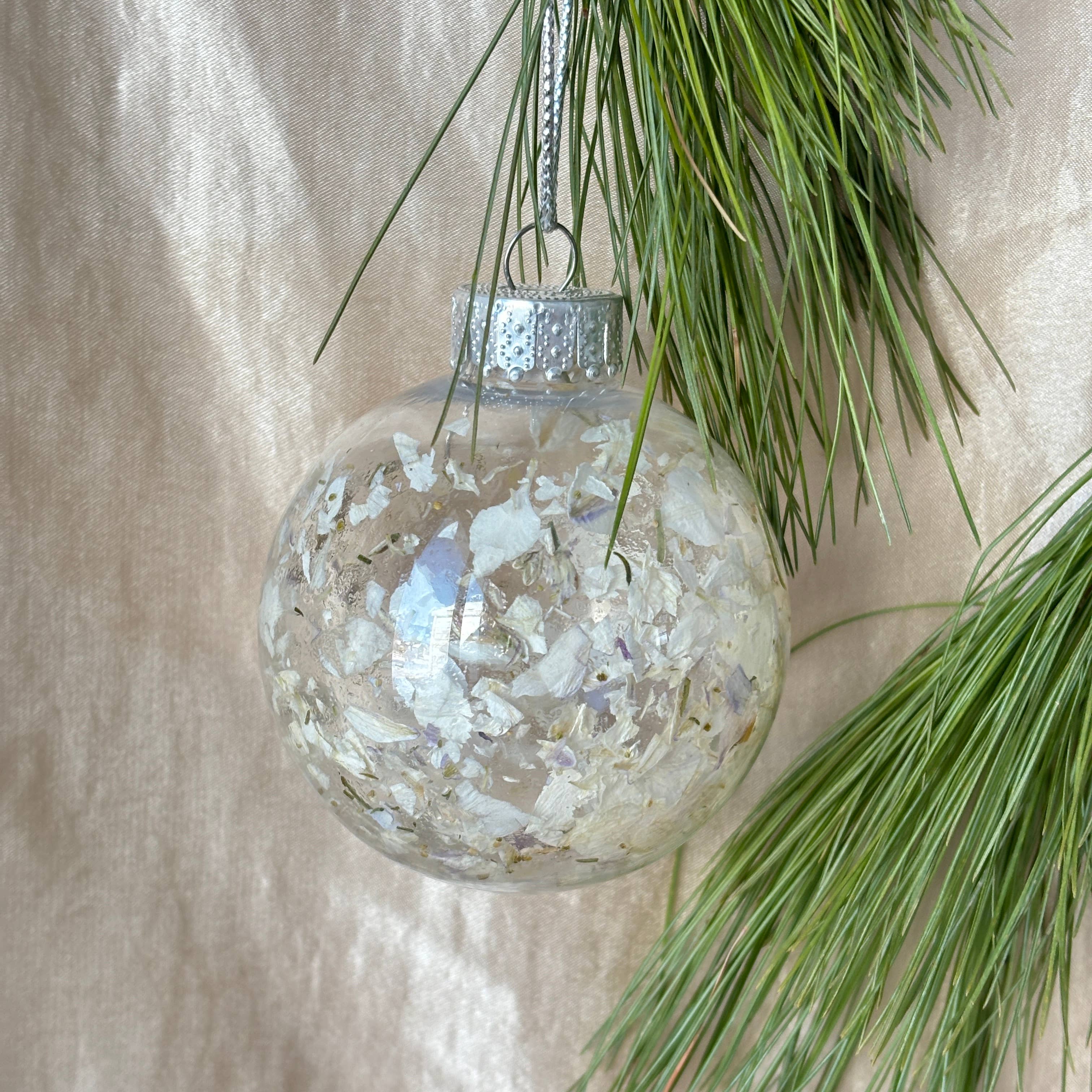 Nurturing with Nature - Vente Objets de décoration - Ornement artisanal en fleurs séchées pressées5