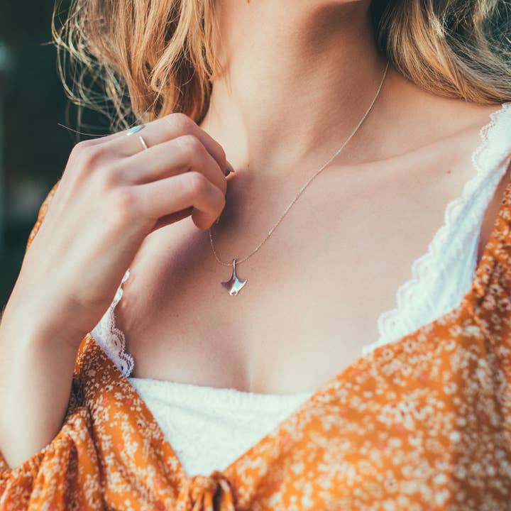Cape Clasp - Wholesale Pendant/Charm Necklace - Manta Ray Necklace - Ocean Jewelry - Cape Clasp