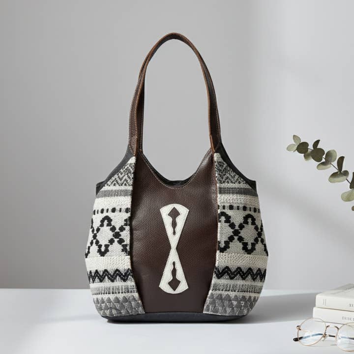 Mala de Mensageiro em Tela Reciclada e Couro de Cedro | Feito à Mão por atacado de Hopofly Bags