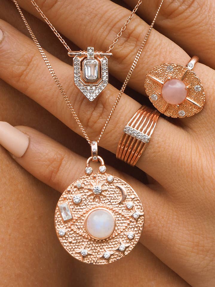 Pendentif mauvais œil en argent sterling plaqué or rose en forme de pierre de lune pour la vente par Humble + Spark