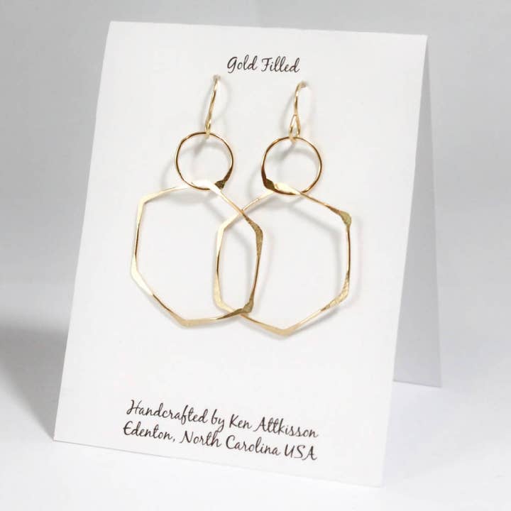 Hexágonos rellenos de oro de 14 quilates colgando largo para venta al por mayor de Ken’s handcrafted jewelry