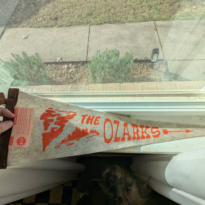 Ozarks Pennant voor wholesale door The Mook Press