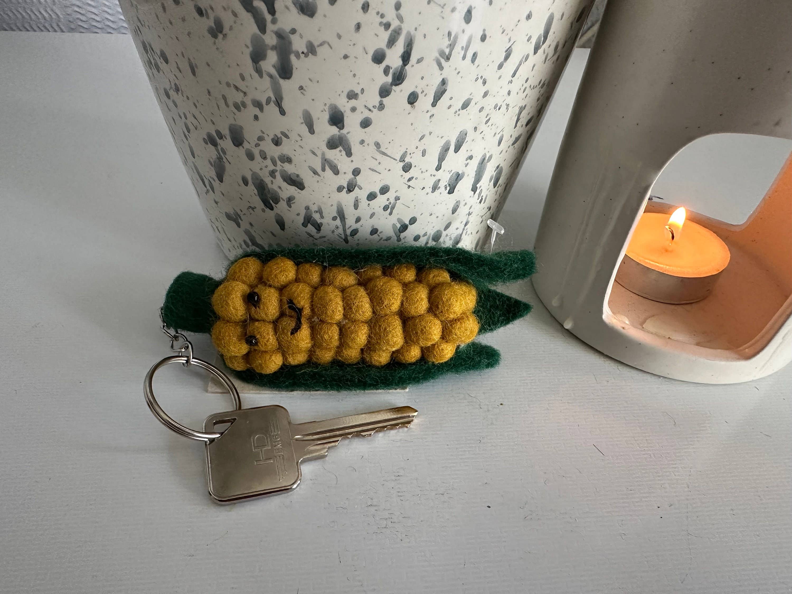 Funky Yak Ltd – Großhandel Schlüsselanhänger – Kinder – Handgefertigte Filz-Gemüse-Schlüsselanhänger: Brokkoli, Kürbis und mehr6