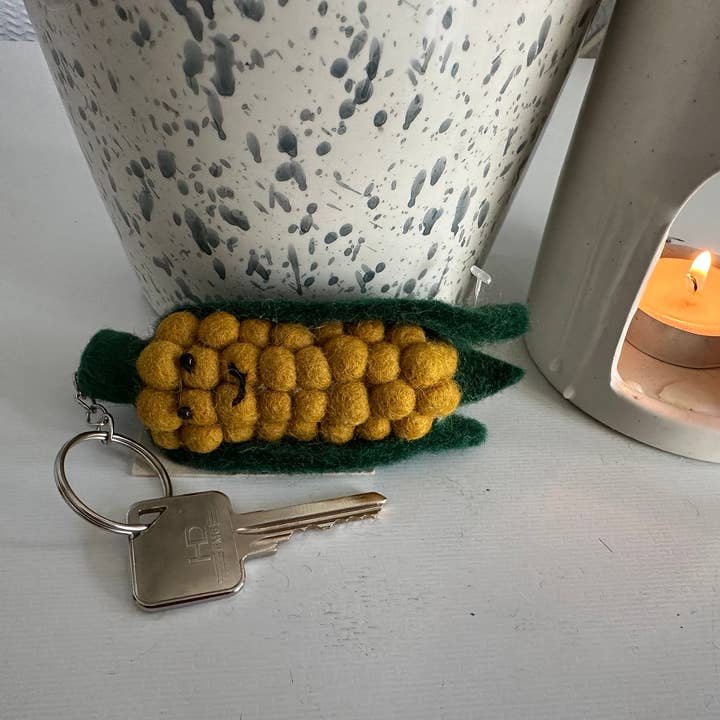 Funky Yak Ltd – Großhandel Schlüsselanhänger – Kinder – Handgefertigte Filz-Gemüse-Schlüsselanhänger: Brokkoli, Kürbis und mehr6
