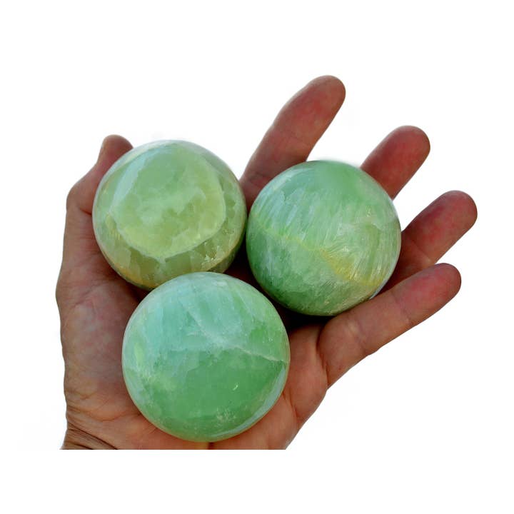 Kaia & Crystals – Engroshandel Spirituelle sten og krystaller – PistacieKalcit Kugler 1 kg (3-6 stk) - (40 mm - 60 mm)2
