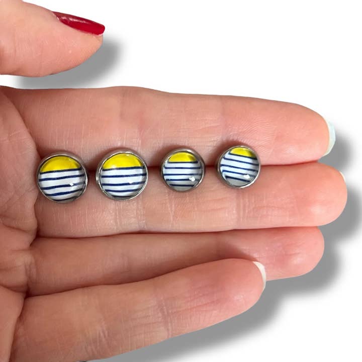 Dans l'Air du Temps Bijoux – Großhandel Ohrstecker – Mutter-Tochter-Ohrringe / "Wie die Mutter, so die Tochter!" gelbe und blaue Streifen