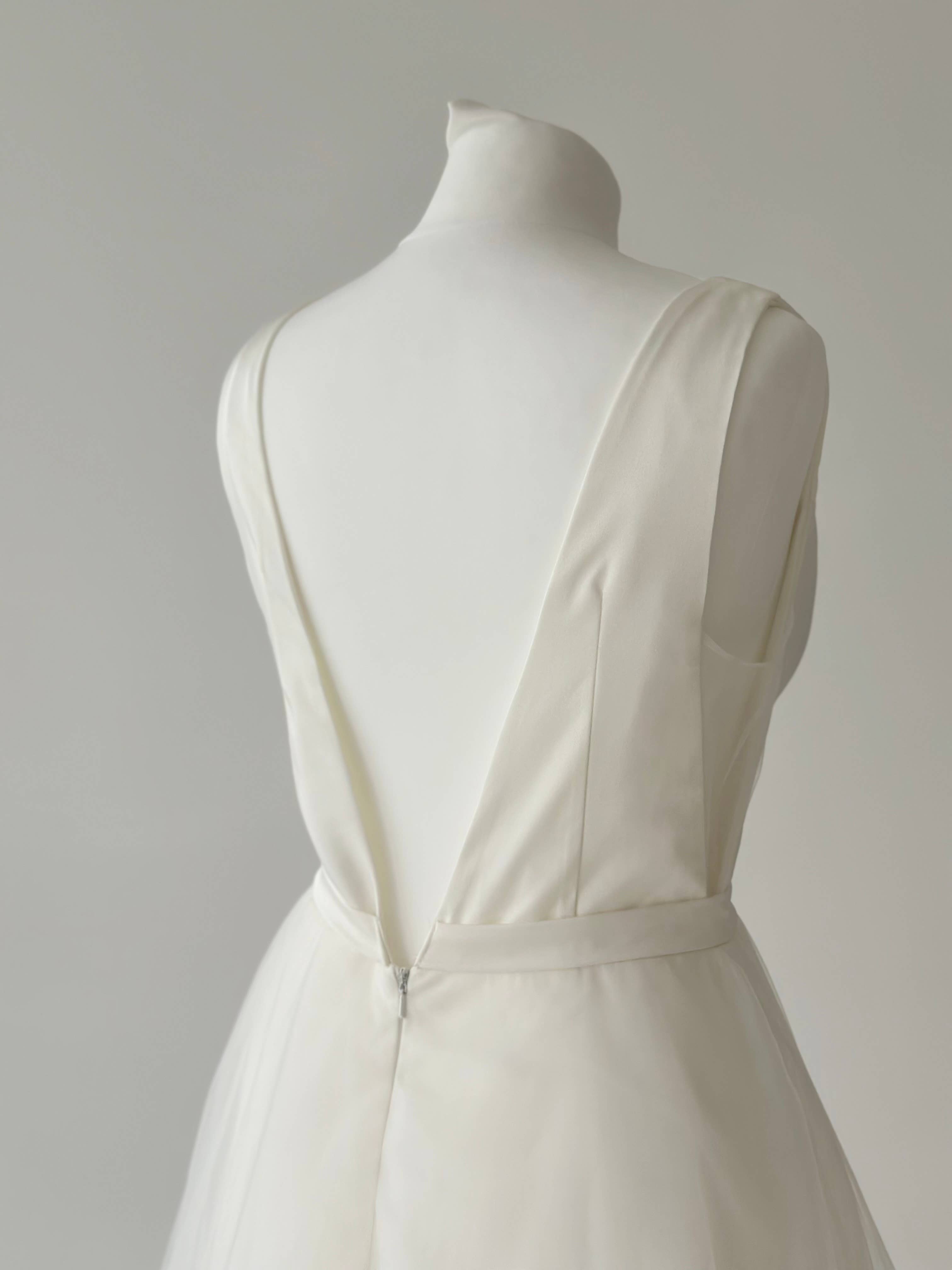 MB Blissful Gown – wholesale Gown – Women's – Sell-Out! Whimsical Wedding Dress with Floral Embroidery 2