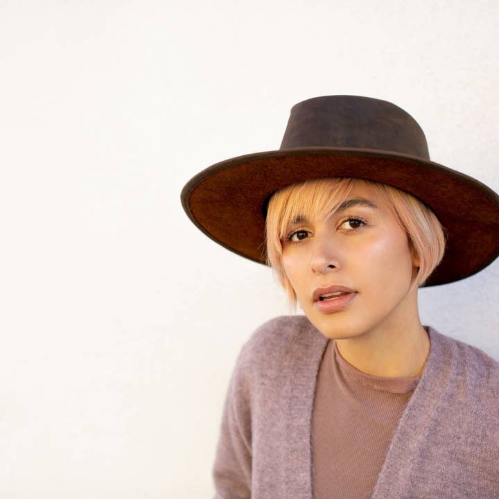Jamie Slye – Großhandel Fedora-Hut – Unisex – WILDER LEDERHUT MIT BREITER KREMPE - SCHOKOLADE
