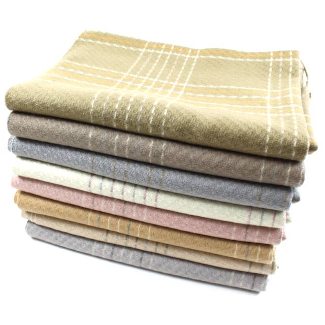 Écharpe JC21139 Snow Wren pour la vente par Pretty Persuasions