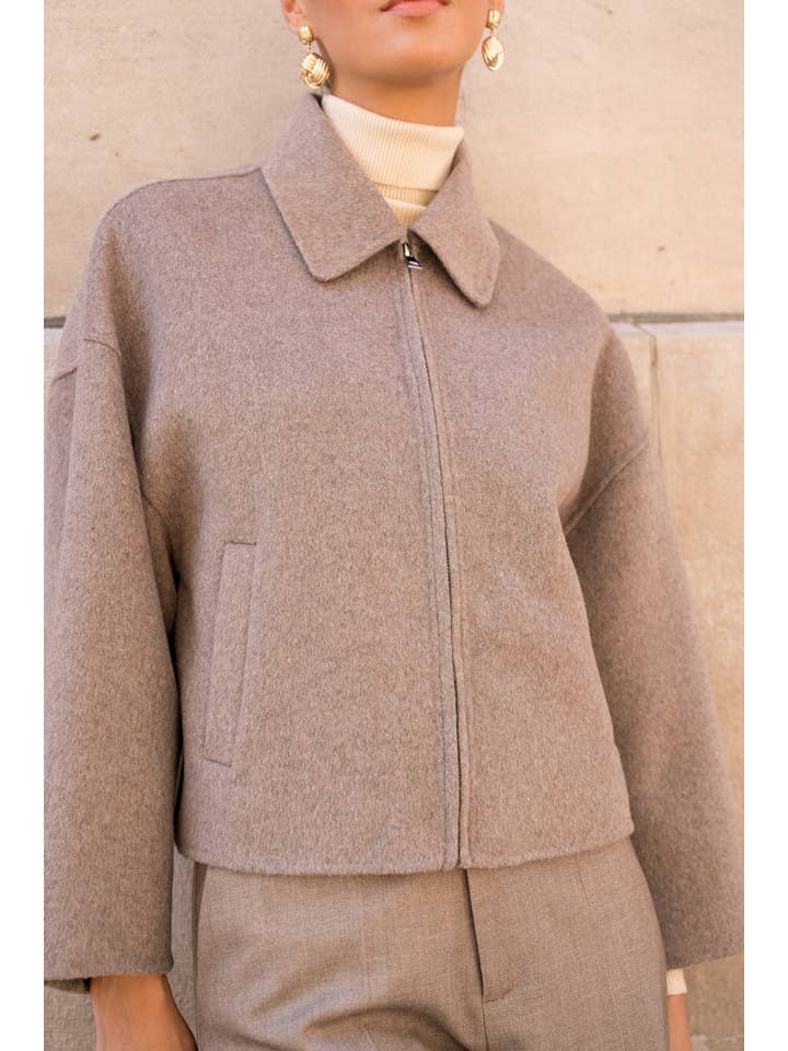 Attentif Paris - Wholesale Coat - Women's - Hand-sewn short coat in blended wool with zip closure44