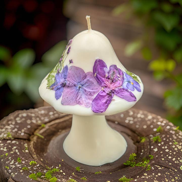 Grote kaars met paddenstoelenbloemen voor wholesale door Flower Sack Towels