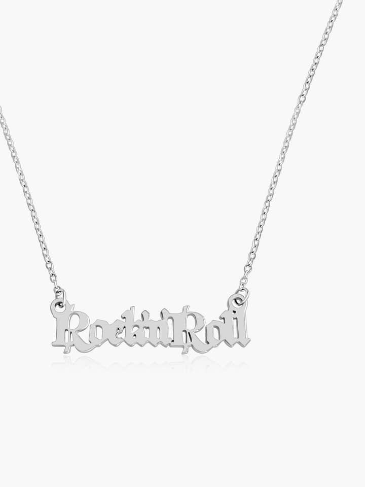 Completo da Festival con Collana Script Rock'n'Roll per la vendita all'ingrosso da parte di Pretty Attitude Clothing