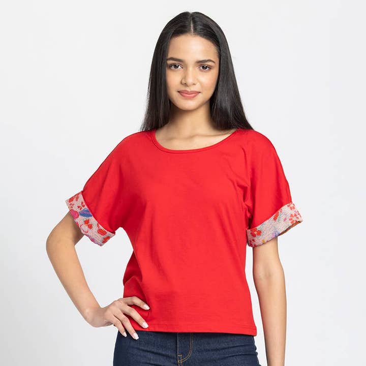 Rød strik t-shirt med rund halsudskæring og korte drop-skulder ærmer for engroshandel hos Shaye