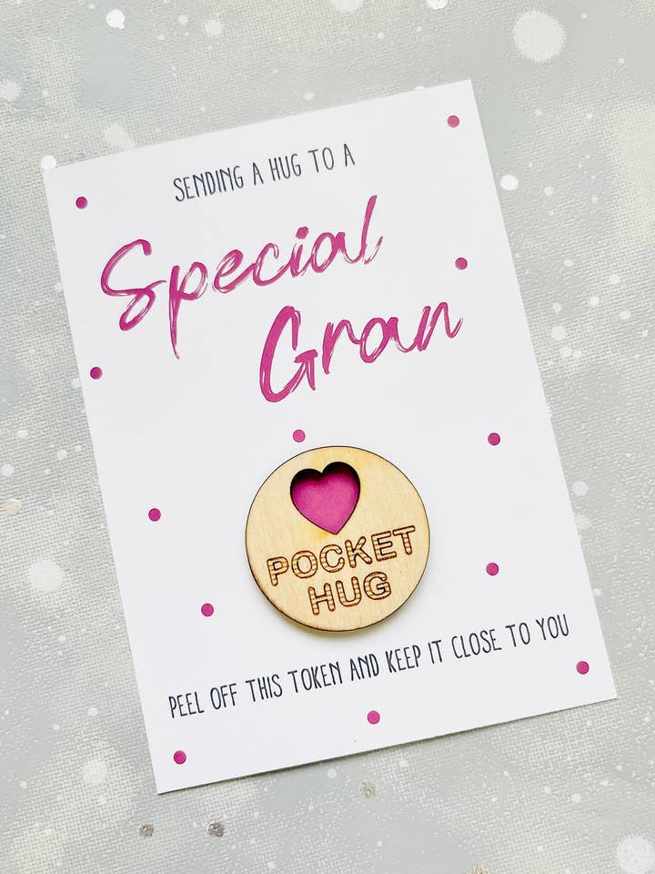 Jeton cadeau spécial Gran Pocket Hug pour la vente par The Gift Club